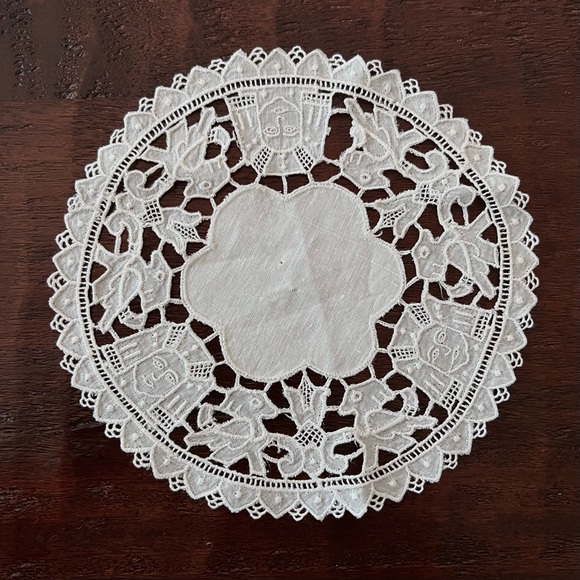 Egyptian Pharaoh Doilies, Rare Antique Embroidered Linens, Set of 2, Egypt - Picture 3 of 7